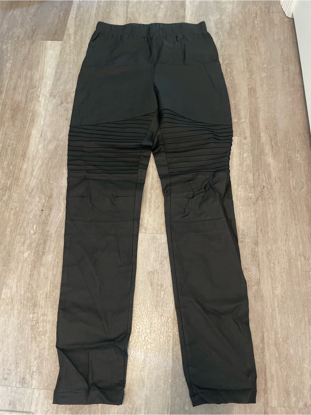 NWOT Women's Black Ribbed Knee Moto Faux Leather Pants